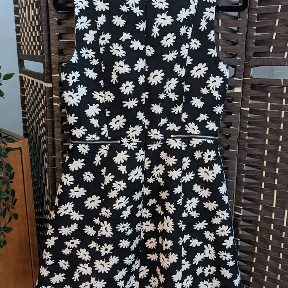 Ann Taylor Petite Black & White Daisy Fit & Flare Dress (4P) - Picture 2 of 4